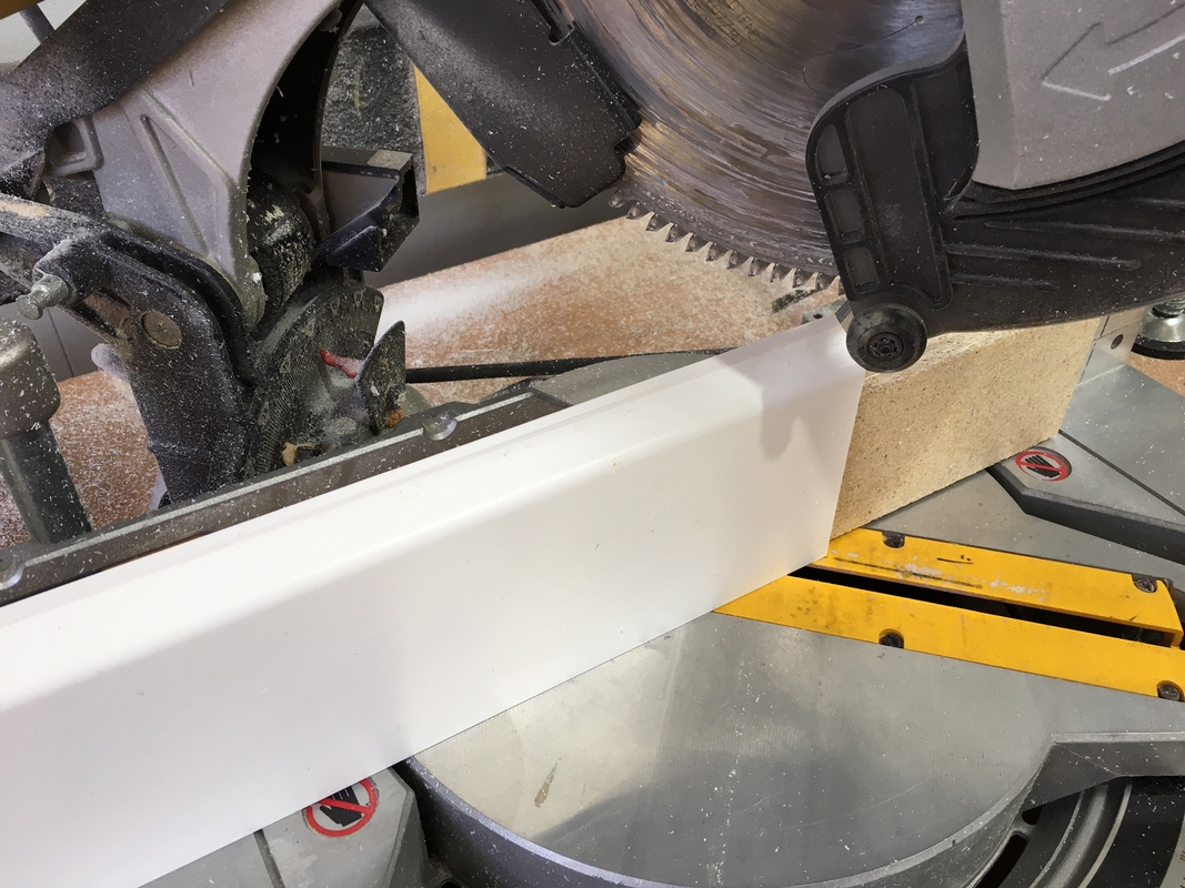 couper des surplinthes