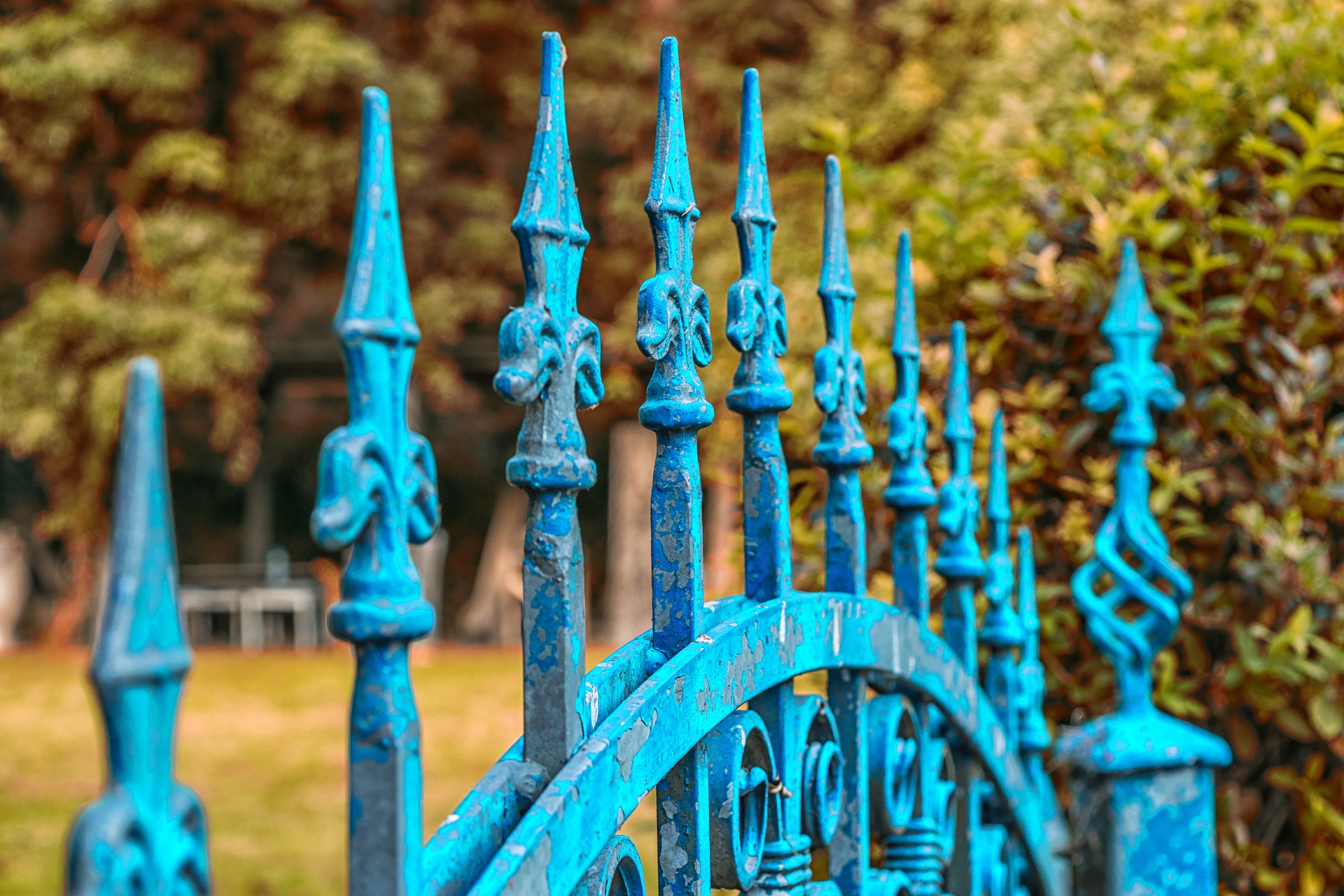 Peinture portail rouillé bleu