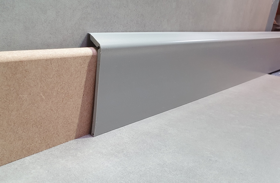 plinthe de rénovation grise