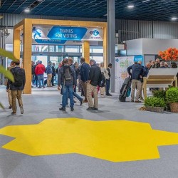tapis stand foire exposition jaune