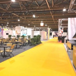 rouleau de tapis événementiel jaune
