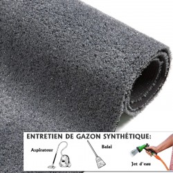 entretien gazon synthétique gris