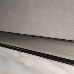 coller une plinthe inox