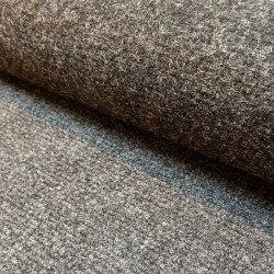 couper de la moquette synthétique