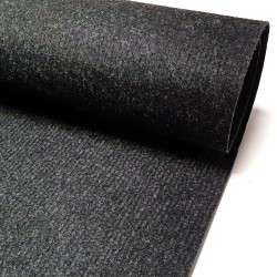 couper de la moquette synthétique