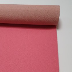 tapis événementiel rose en grande largeur