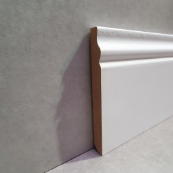 plinthe bois massif blanche moulurée