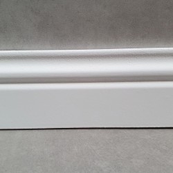 plinthe blanche bois massif moulurée en hauteur 8 cm