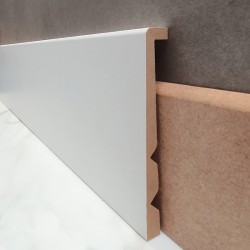 surplinthe bois sur plinthe carrelage