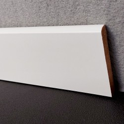 comment poser des plinthes en bois dans les angles