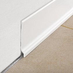 avec quoi couper plinthe PVC