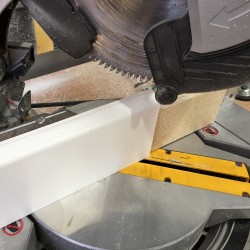 couper surplinthe PVC