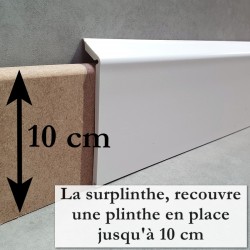 plinthe à recouvrement blanche