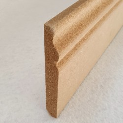 plinthes moulurées en bois massif