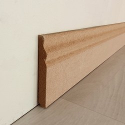 couper une plinthe en bois